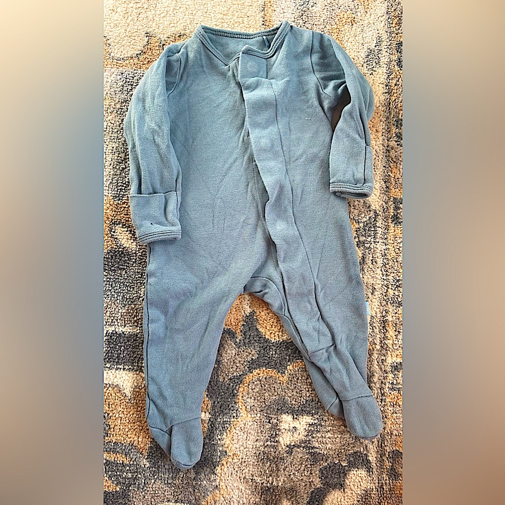 Magnetic me organic cotton footed onsie, size 0-3 months, Color berrington